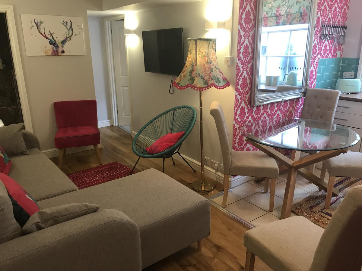 2 Bed, Ground Floor Bijou Georgian City Apartment バース エクステリア 写真