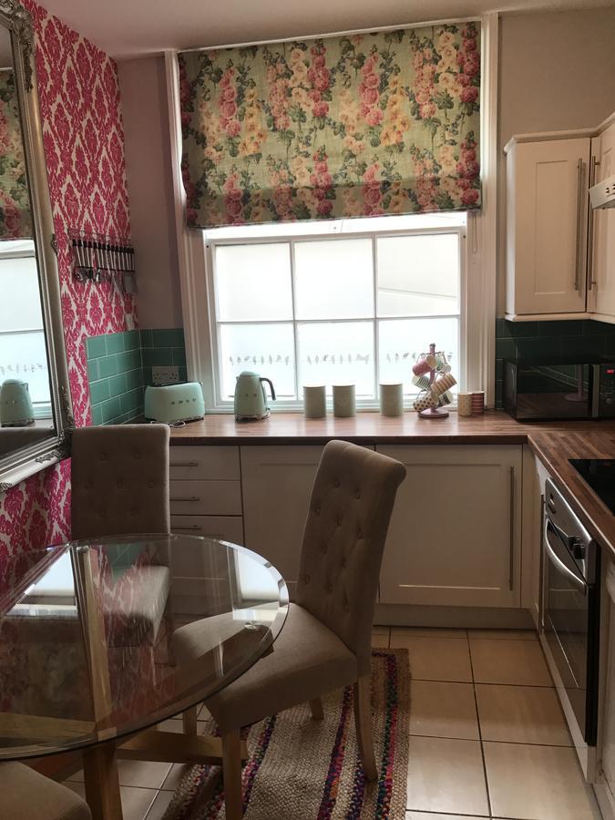 2 Bed, Ground Floor Bijou Georgian City Apartment バース エクステリア 写真