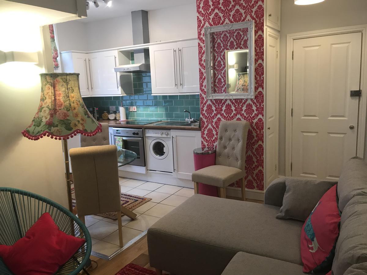 2 Bed, Ground Floor Bijou Georgian City Apartment バース エクステリア 写真